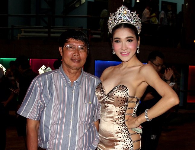 Hành trình tìm sô diễn của Hoa hậu chuyển giới Thái Lan (kỳ 1)