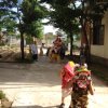 Cộng tac viên - một trong những tấm lòng vàng của UMN tặng quà học sinh  trường  Khuyết Tật.